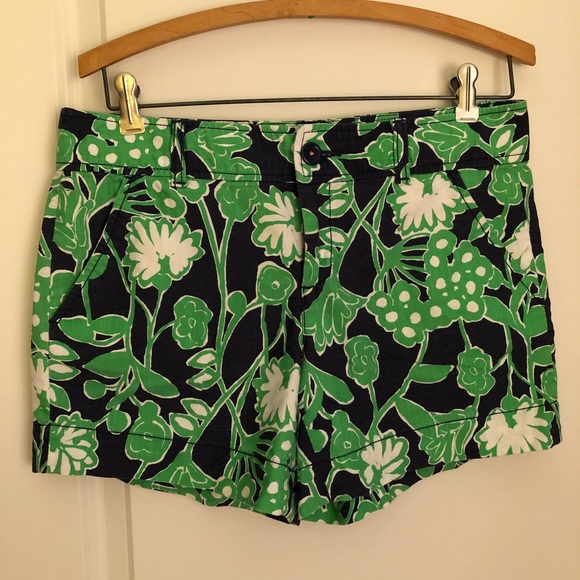 Lilly Pulitzer Pants - Lilly Pulitzer Green Navy Shorts Floral Sz 4